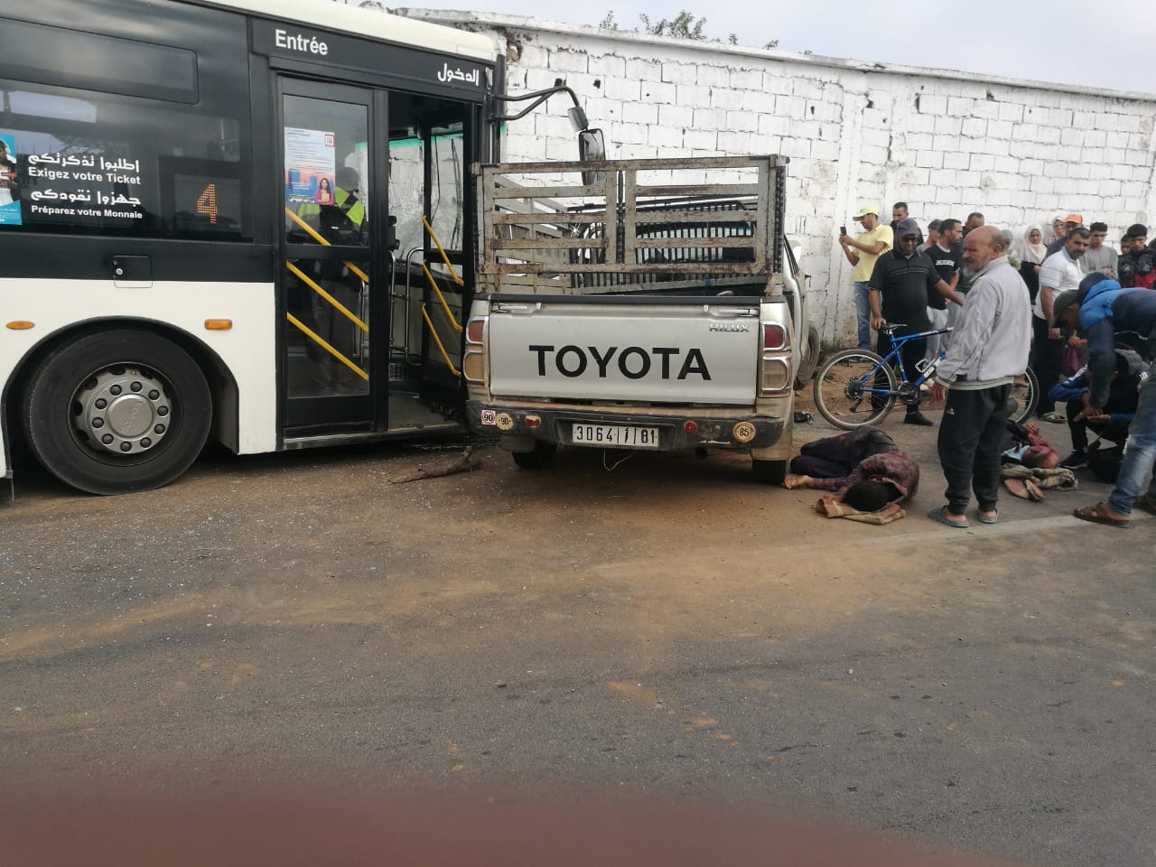 حادثة سير خطيرة بين حافلة للنقل الحضري و"بيكوب" بضواحي سلا تخلف جرحى