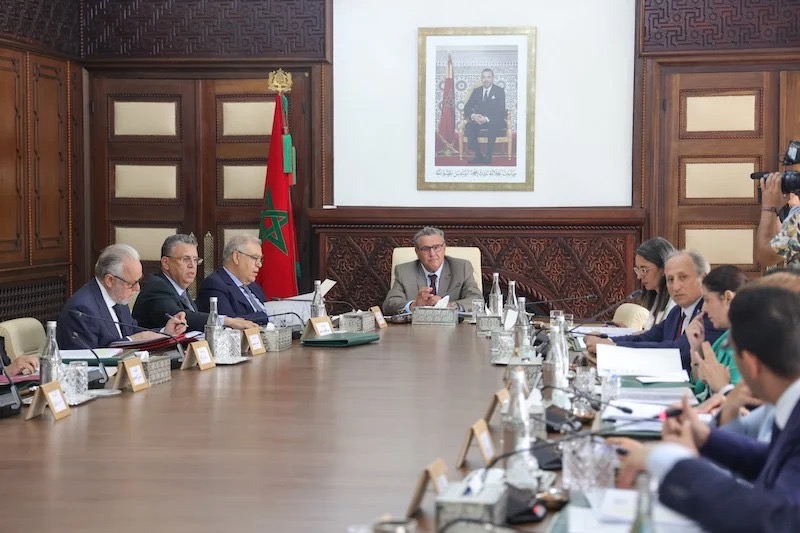 مجلس الحكومة يصادق على مشاريع قوانين تهم تنظيم الصحافة والتمويلات الصغيرة ويوافق على تعيينات جديدة