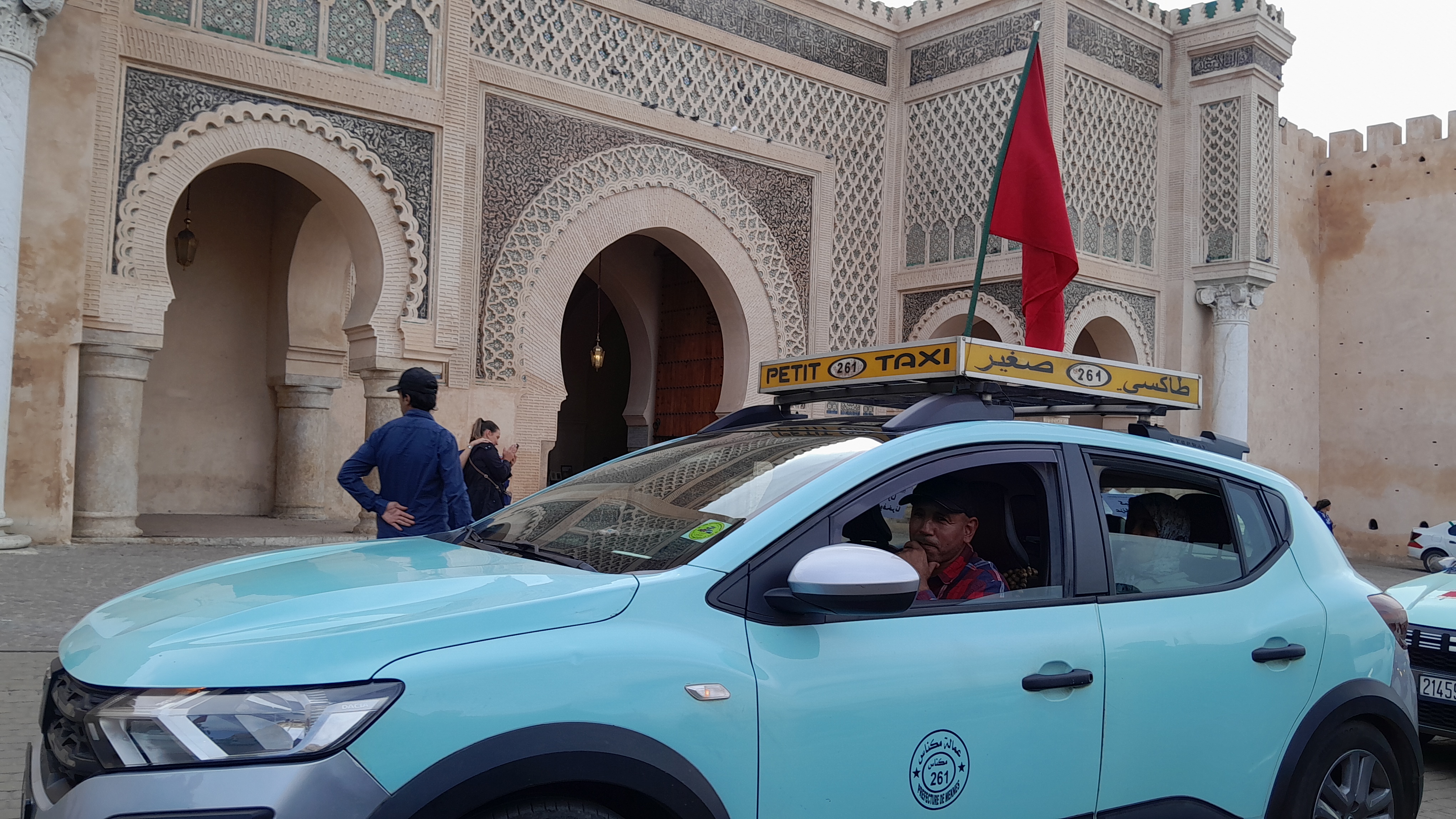 كبرنا عزنا وفخرنا… مبادرة إنسانية في شوارع مكناس