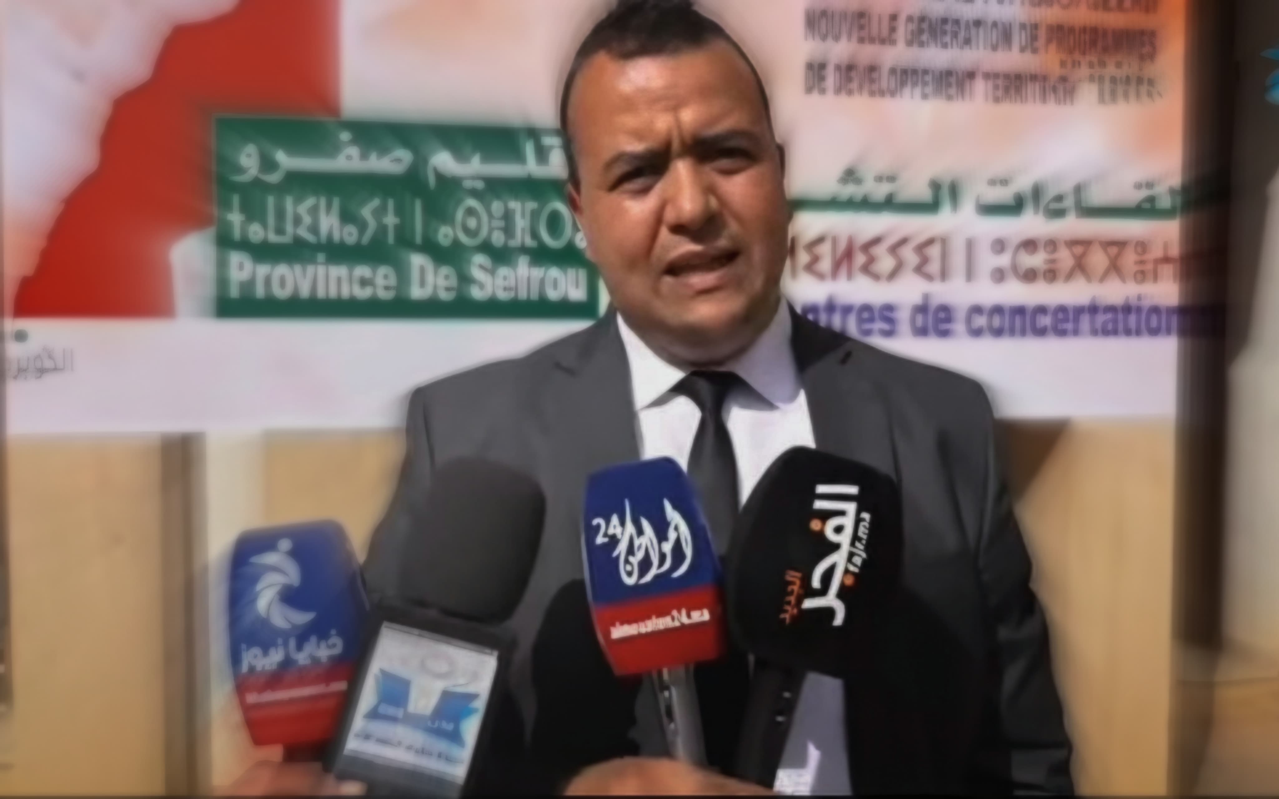 حين تغيب المسؤولية وتحضر “السيلفيات”: قراءة نقدية في مشهد غياب رئيس المجلس الجماعي لإيموزار كندر عن اللقاء التشاوري بعمالة صفرو.