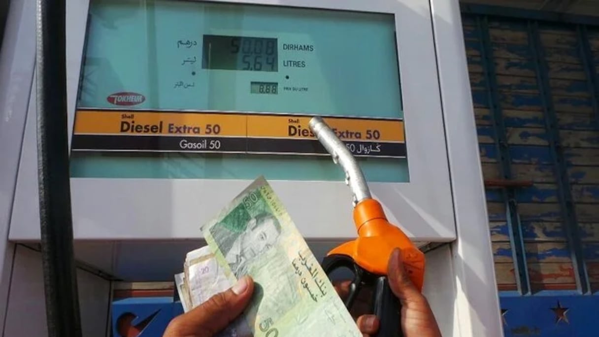 شناقة بيع الغازوال بإيموزار كندر يعلنون زيادة درهمين في ثمن الغزوال بمحطات التزود بالوقود ساعتين قبل دخول الزيادة حيز التنفيذ