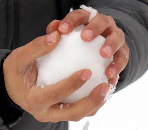 التساقطات الثلجية.. حين يتحوّل الثلج إلى اختبار للوعي الجماعي في إيموزار كندر