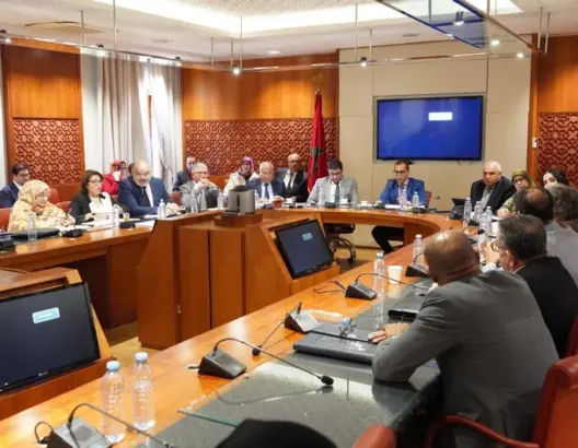 المعارضة تقترح إصلاحات عميقة لتنظيم مجلس الصحافة وتدعو لقطع الطريق على هيمنة المال