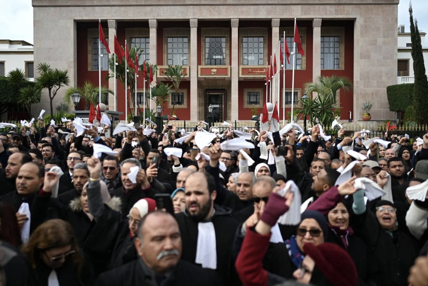 تصعيد جديد بين المحامين والحكومة.. هيئات الدفاع ترفض تعديلات قانون المهنة وتلوّح بالاستقالة الجماعية