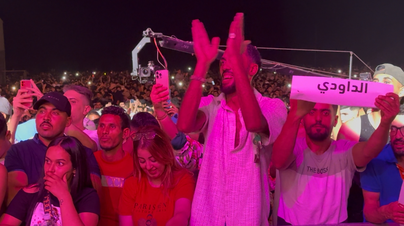 مهرجان موازين..جمهور سلا يتفاعل مع الفنان الشعبي عبد الله الداودي