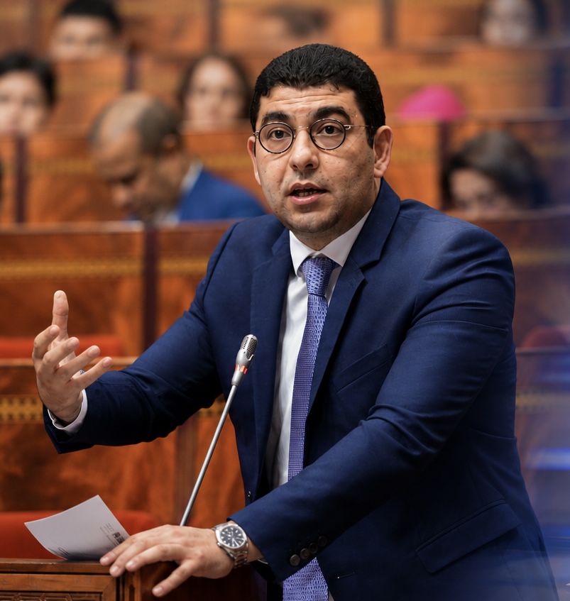 بنسعيد: الحجاب لا يمنع تقديم الأخبار بالتلفزيون العمومي والكفاءة هي الفيصل