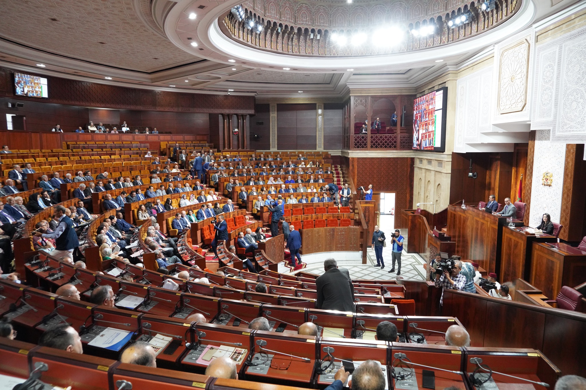 التعليم يثير سجالا تحت قبة البرلمان.. الأغلبية تدافع عن الحصيلة والمعارضة تربط الإصلاح بأثره الاجتماعي