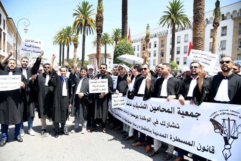 فدرالية المحامين الشباب تصعّد رفضها لقانون 66.23 وتستنفر مؤسسات دستورية لوقف "انزلاق تشريعي"