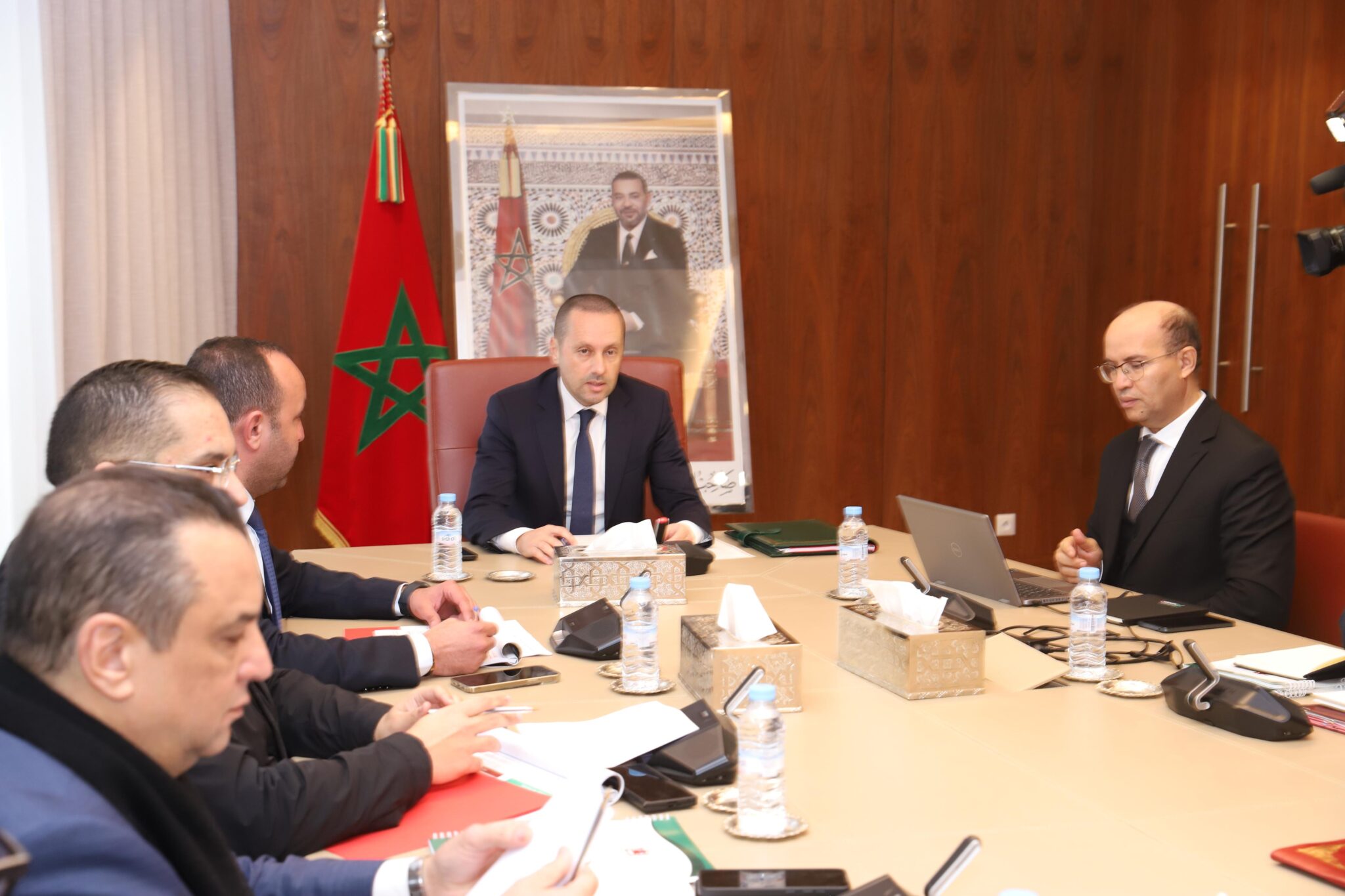 السياسة الدوائية بين "الولوج العادل" وواقع السوق: أي دور لوكالة الأدوية في كبح الغلاء وتضارب المصالح؟