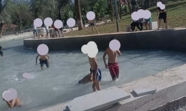 ايموزار كندر.. مسبح يتيم خارج الخدمة وبدائل “عشوائية” تهدد صحة الأطفال